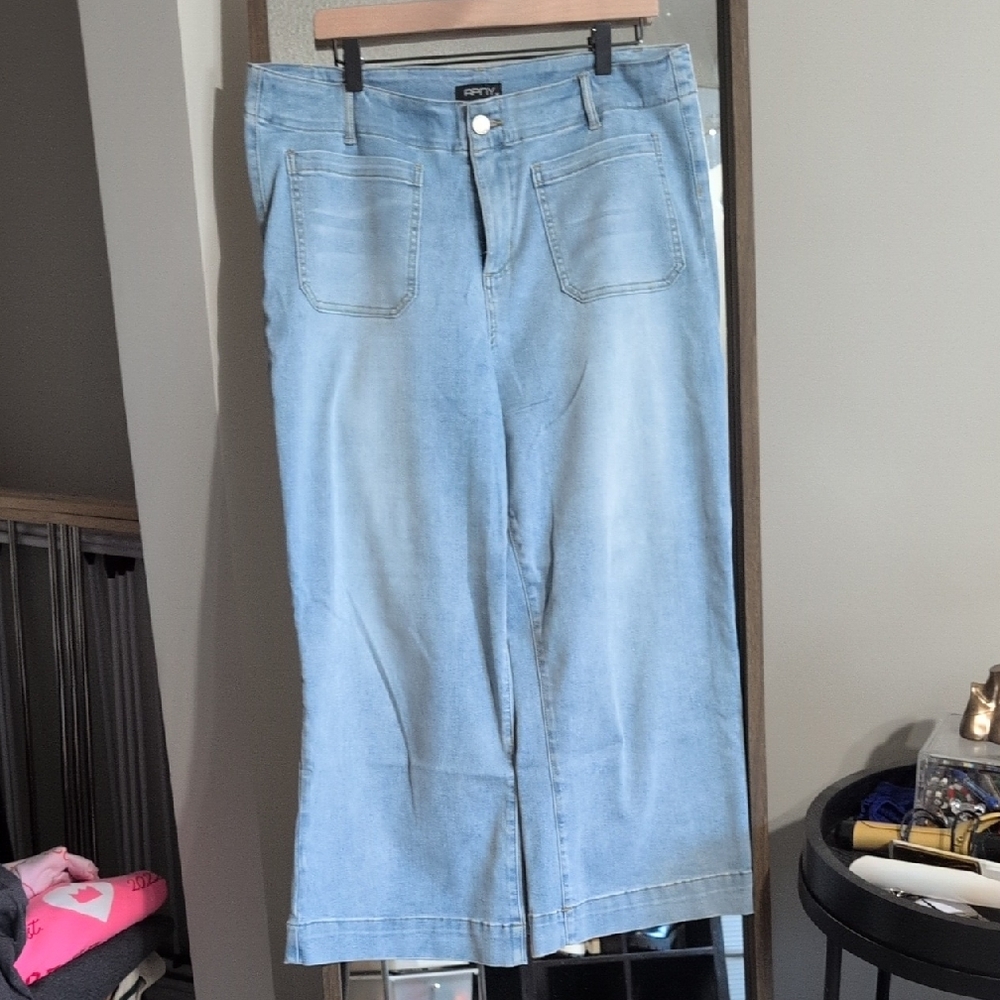 Light Blue Denim Cropped Jeans